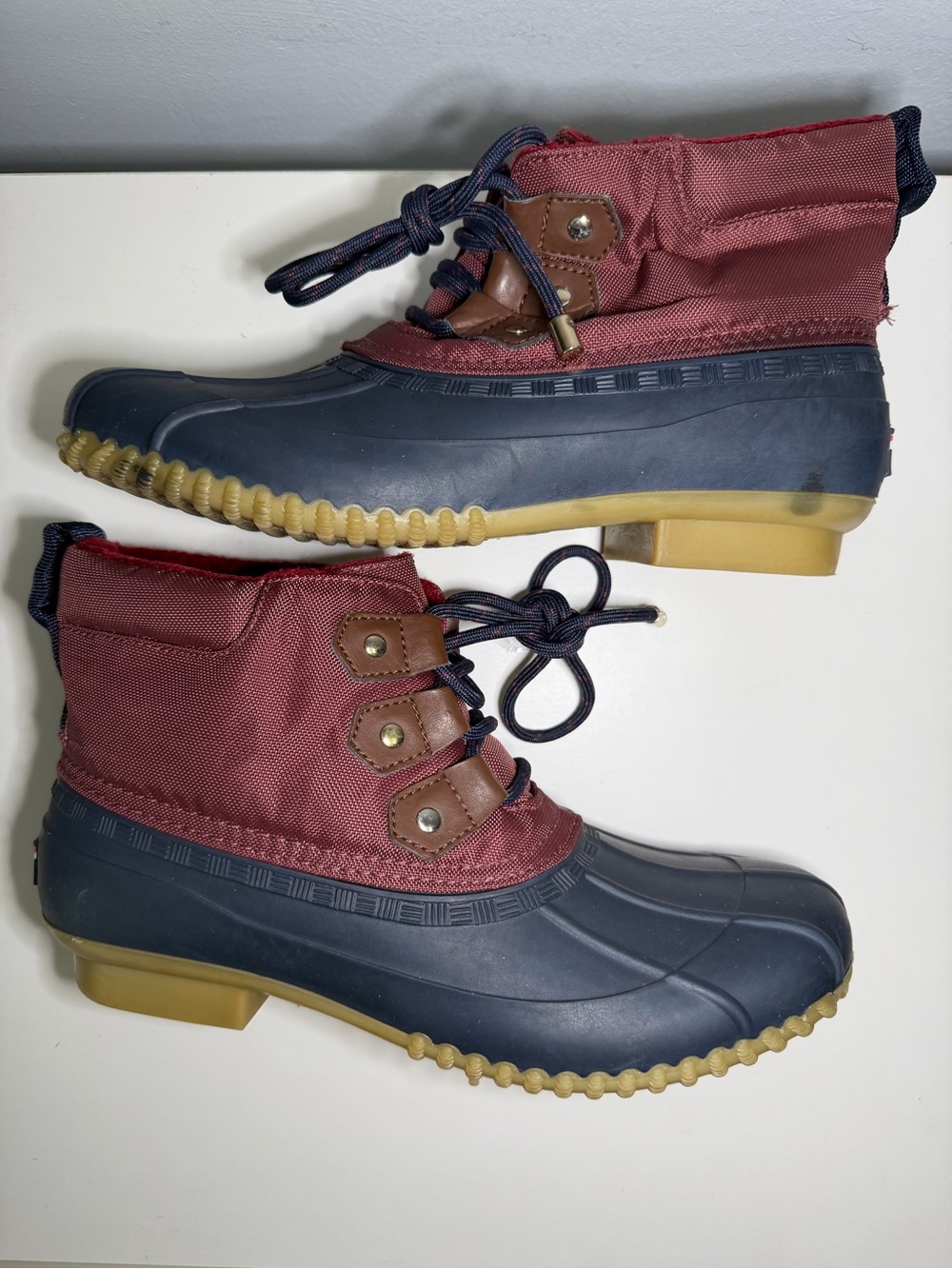 Tommy Hilfiger Womens Boots Outdoors Quilted Duck Boots Maroon Navy size 6